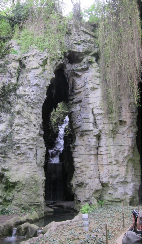 Artificial Grotto. Parc des Buttes Chaumont